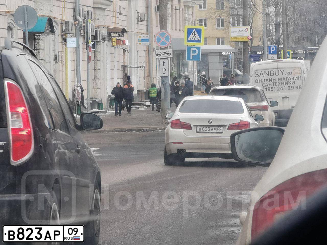 Фото автомобиля BMW SERIE 5, 2013 — госномер К226РН777. Цвет: Белый