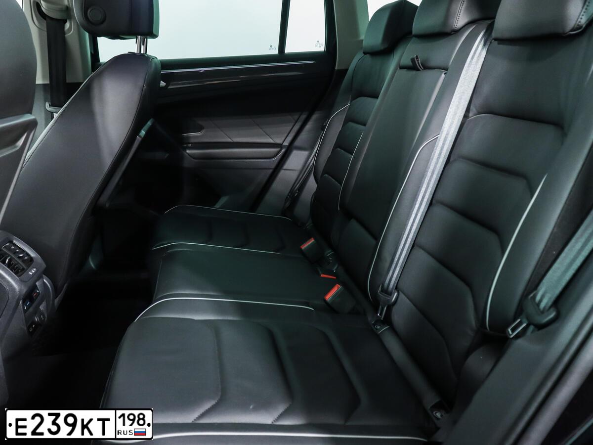 Фото автомобиля VOLKSWAGEN TIGUAN, 2019 — госномер М413УВ198. Цвет: ЧЕРНЫЙ