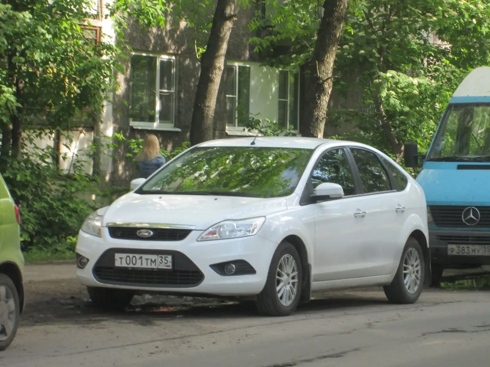 Фото автомобиля FORD FOCUS, 2010 — госномер В587ВС37. Цвет: БЕЛЫЙ