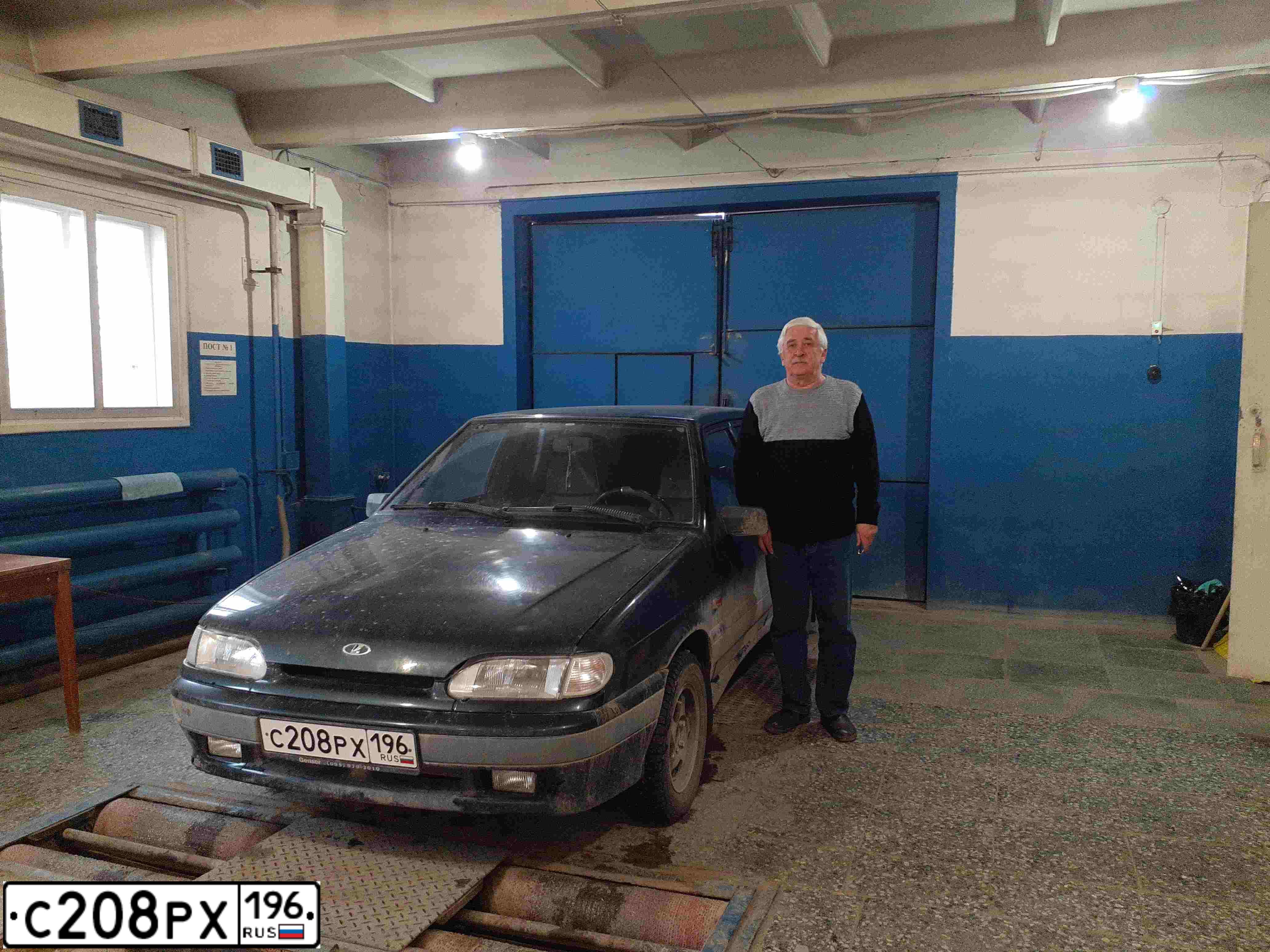 Фото автомобиля LADA 2114 SAMARA, 2007 — госномер С208РХ196. Цвет: Темно-зеленый