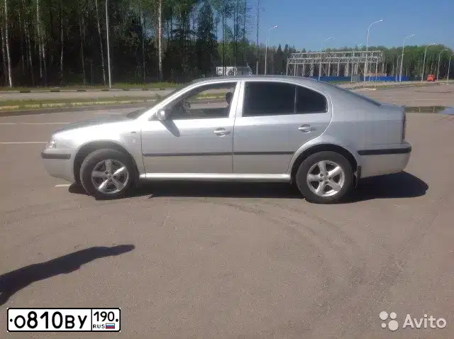 Фото автомобиля SKODA OCTAVIA, 2004 — госномер О810ВУ190. Цвет: СЕРЕБРИСТЫЙ