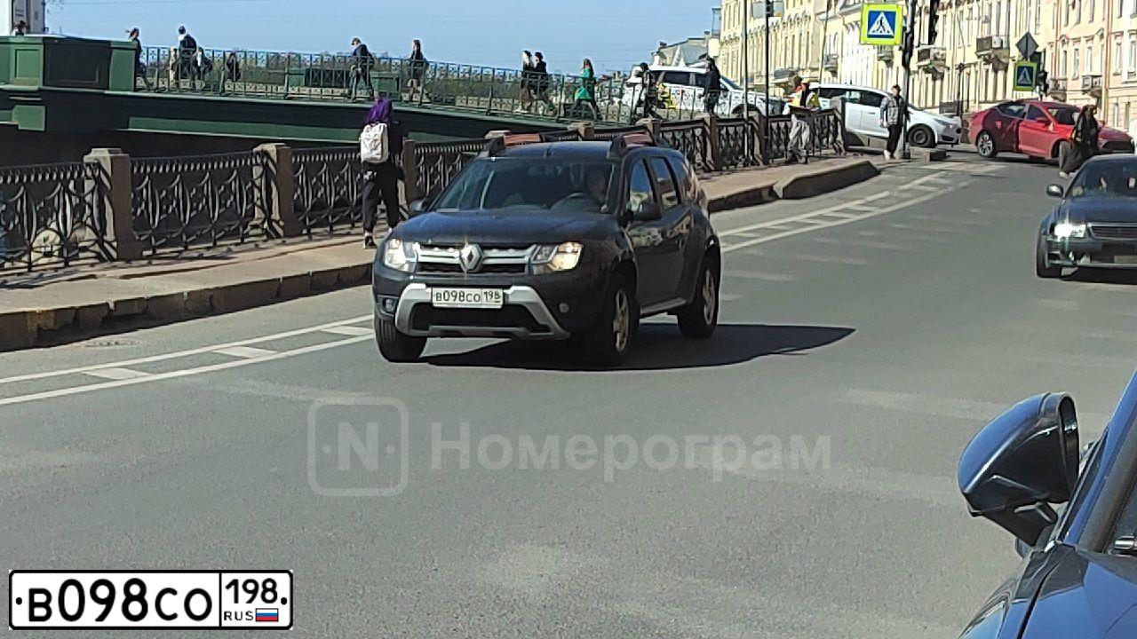 Фото автомобиля RENAULT DUSTER, 2019 — госномер В098СО198. Цвет: ЧЕРНЫЙ