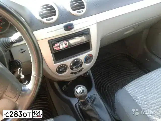 Фото автомобиля CHEVROLET LACETTI, 2012 — госномер Х700УВ161. Цвет: БЕЛЫЙ