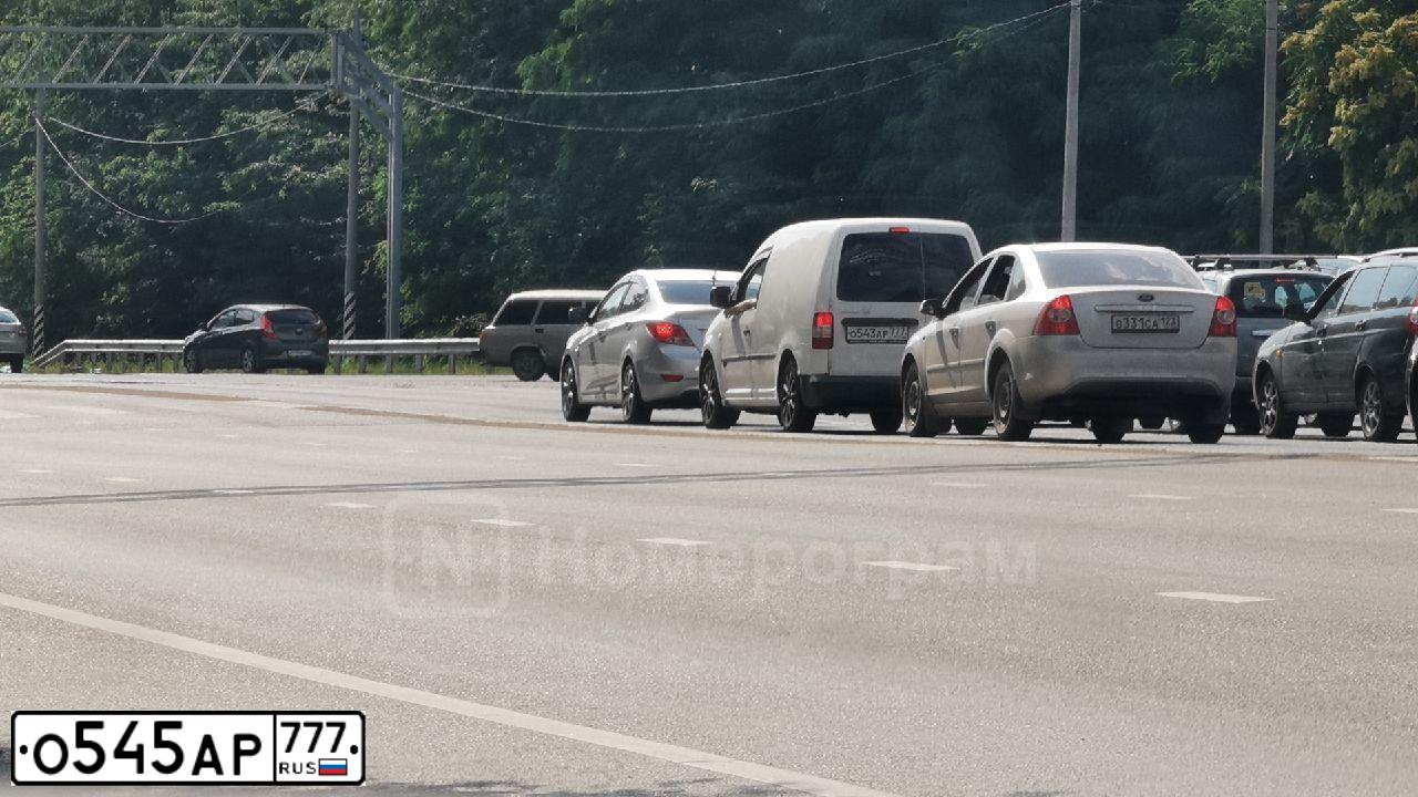 Фото автомобиля NISSAN QASHQAI, 2013 — госномер О545АР777. Цвет: Белый
