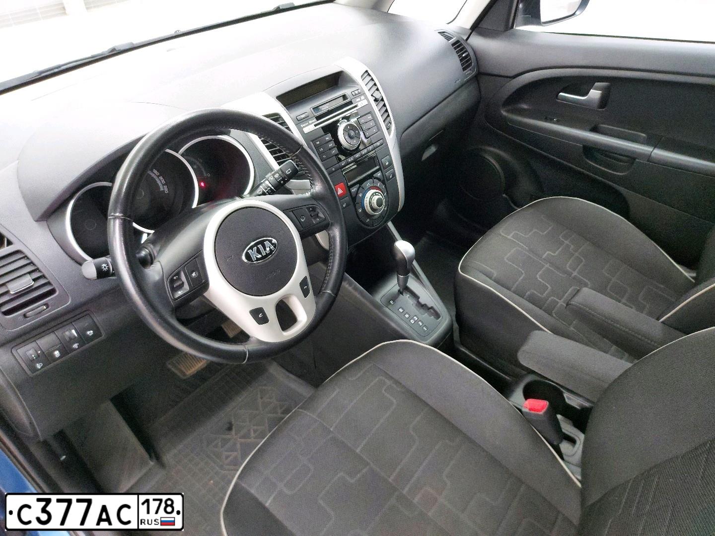 Фото автомобиля KIA VENGA, 2014 — госномер Е212АМ977. Цвет: синий