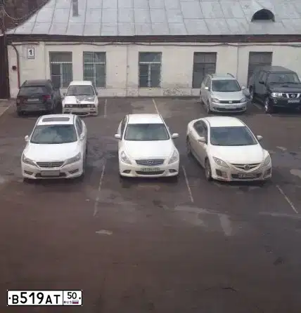 Фото автомобиля INFINITI G, 2013 — госномер В519АТ50. Цвет: Белый