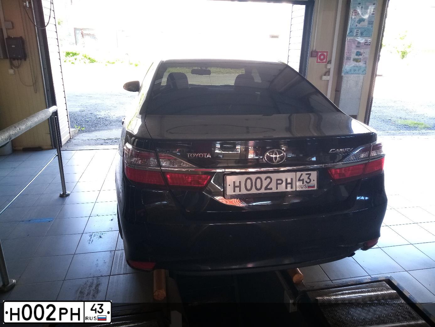 Фото автомобиля TOYOTA CAMRY, 2016 — госномер Х956ЕВ37. Цвет: ЧЕРНЫЙ МЕТАЛЛИК