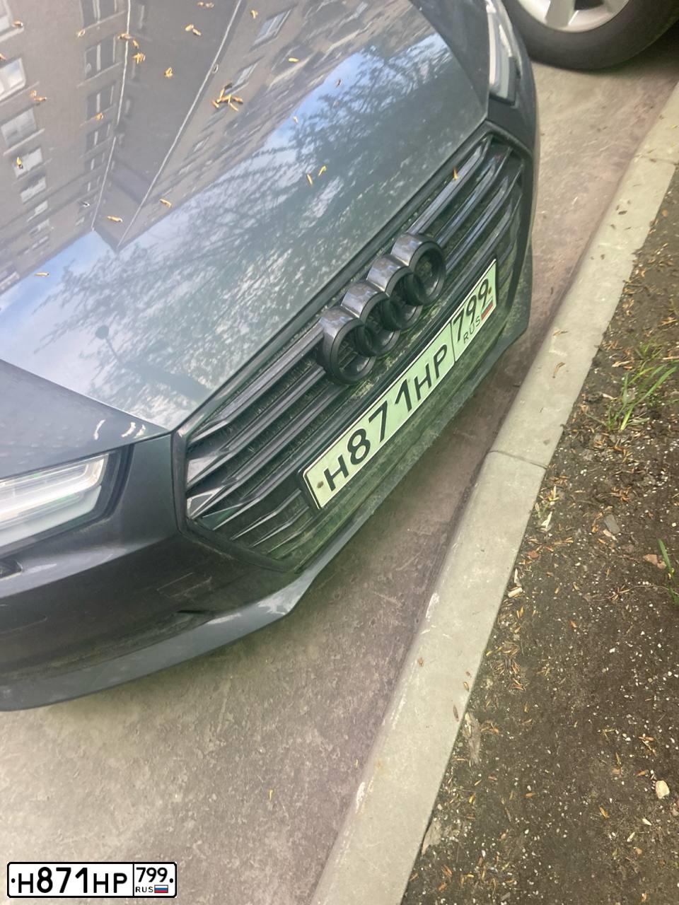 Фото автомобиля AUDI A4, 2015 — госномер Н871НР799. Цвет: ЧЕРНО-СЕРЫЙ
