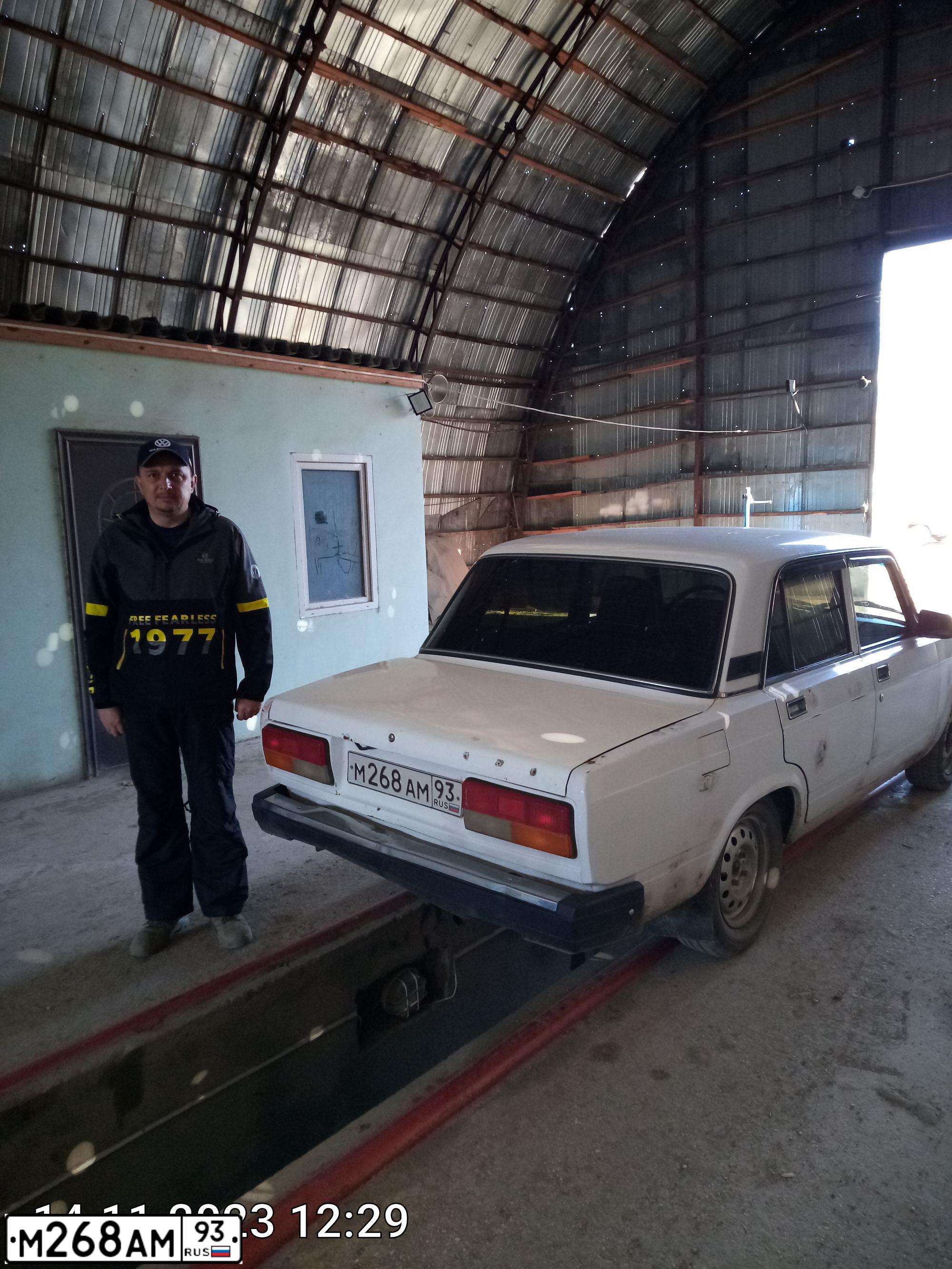 Фото автомобиля LADA 2107 LADA, 2006 — госномер М268АМ93. Цвет: ЯРКО-БЕЛЫЙ