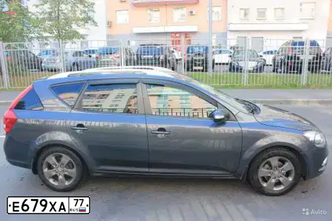 Фото автомобиля KIA CEE'D, 2011 — госномер Е679ХА77. Цвет: Серый