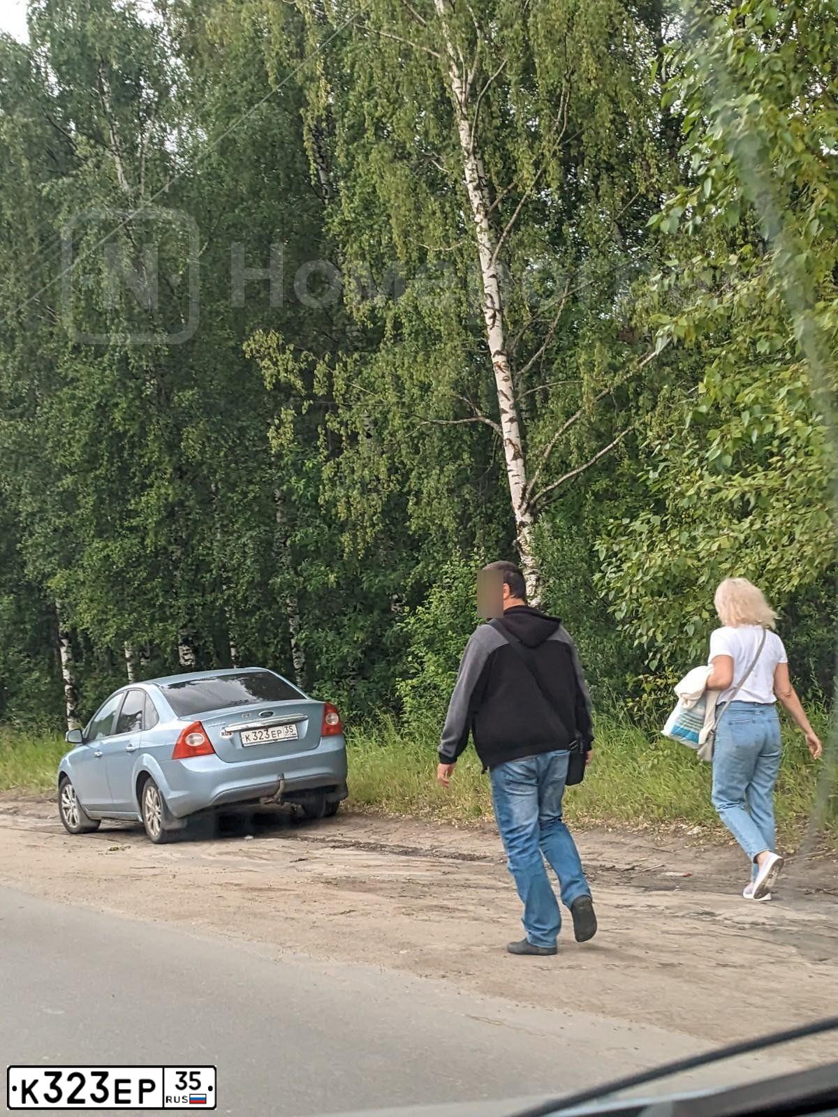 Фото автомобиля FORD FOCUS, 2008 — госномер К323ЕР35. Цвет: СВЕТЛО-СЕРО-ГОЛУБОЙ