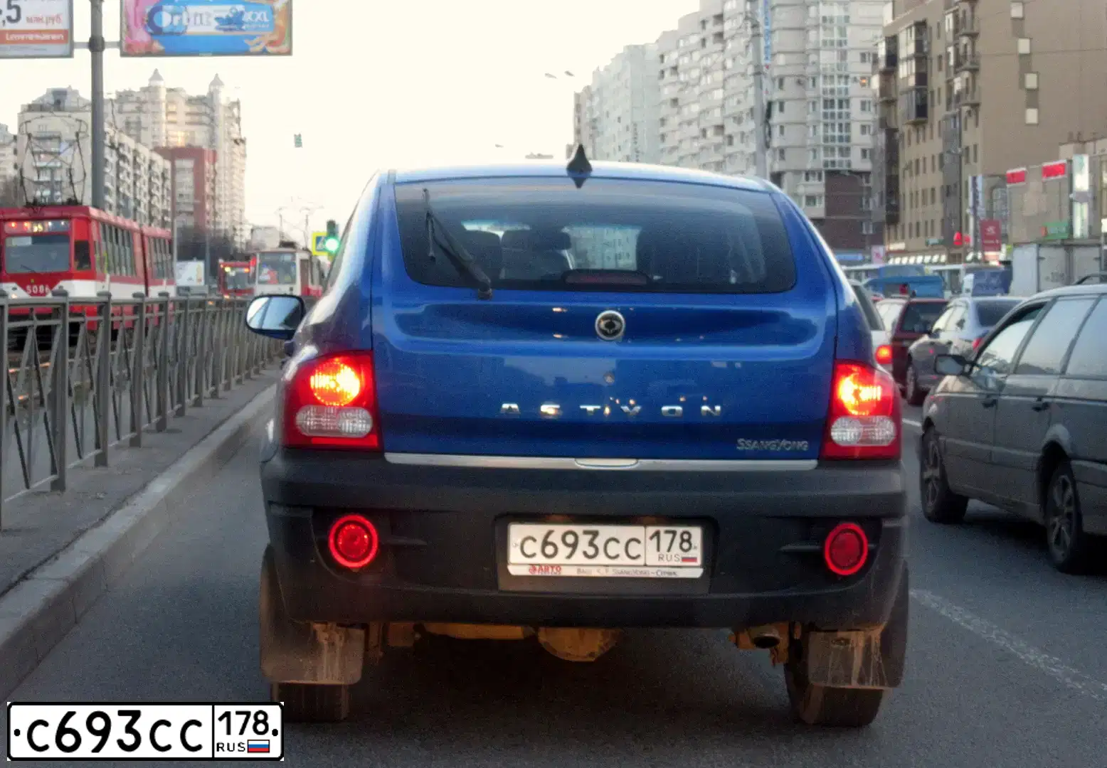 Фото автомобиля SSANGYONG MUSSO, 2008 — госномер С693СС178. Цвет: синий