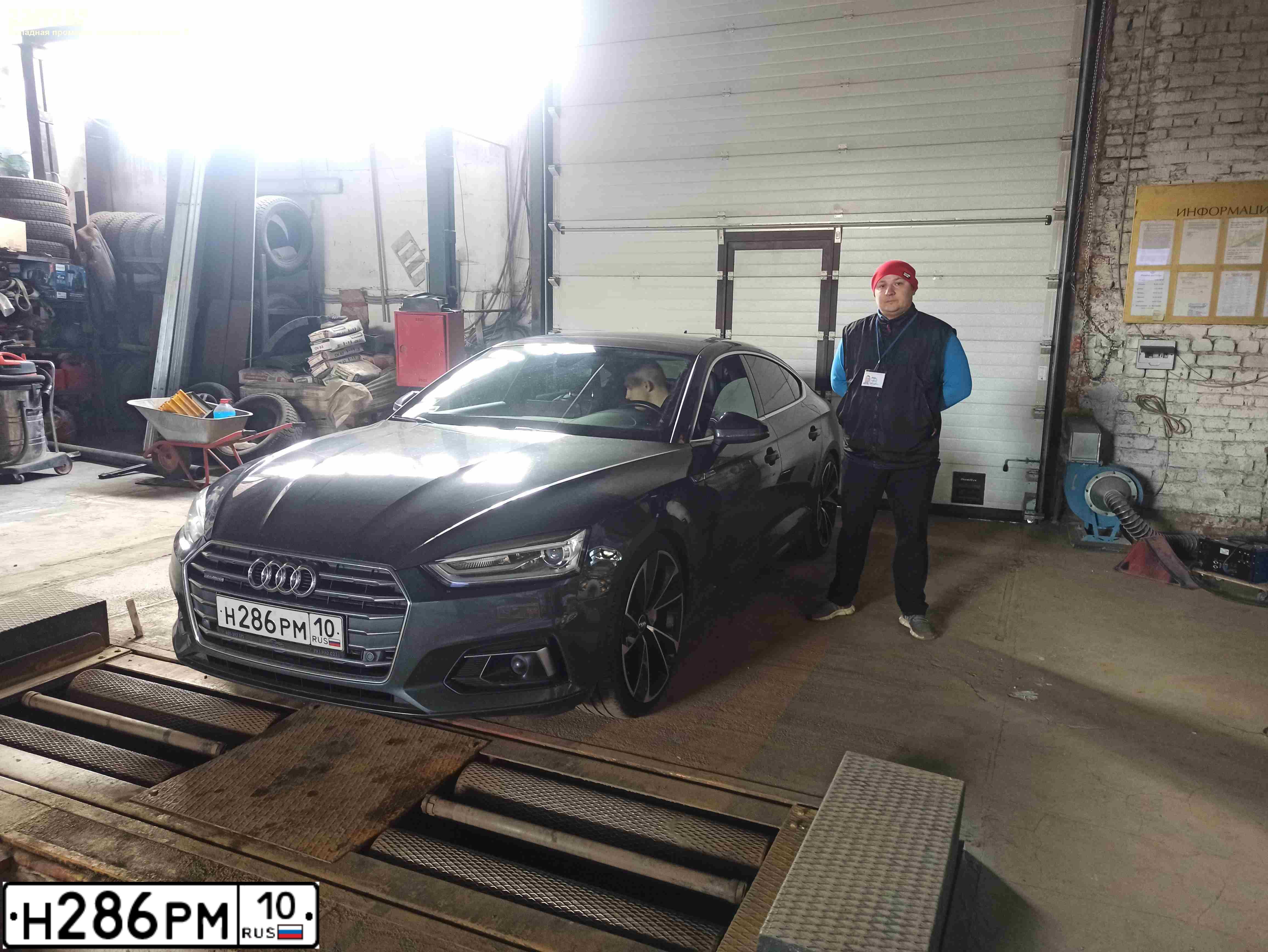 Фото автомобиля AUDI A5, 2017 — госномер О533УУ790. Цвет: СЕРЫЙ