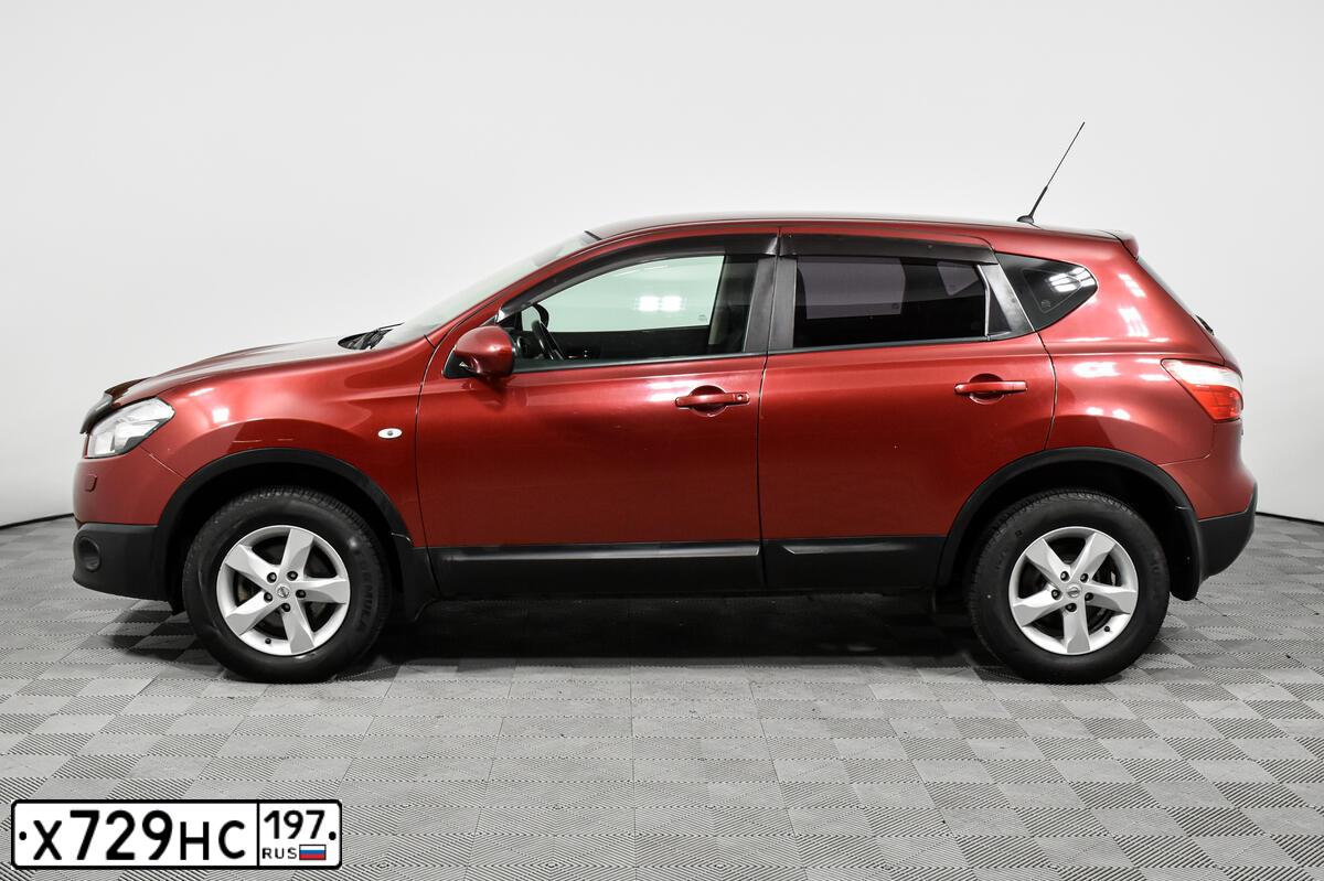 Фото автомобиля NISSAN QASHQAI, 2011 — госномер К916ОЕ790. Цвет: Красный