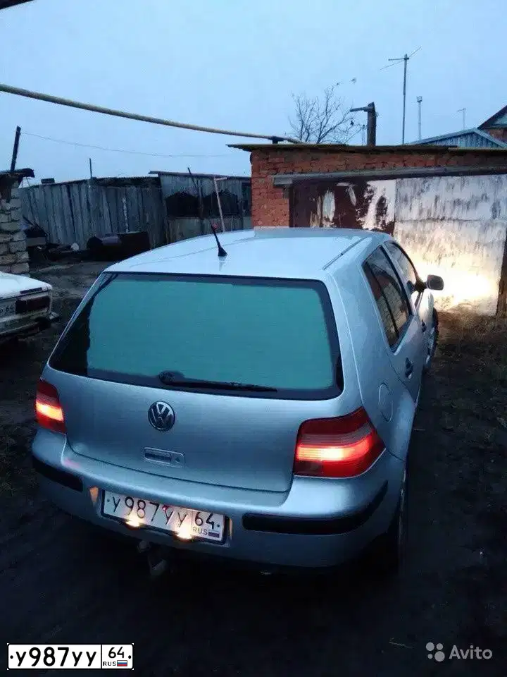 Фото автомобиля VOLKSWAGEN GOLF, 2003 — госномер К095КТ21. Цвет: СЕРЕБРИСТЫЙ
