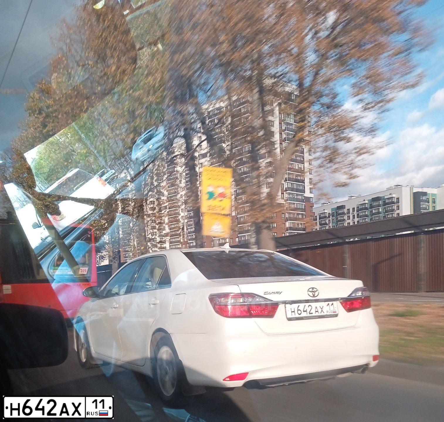 Фото автомобиля NISSAN QASHQAI, 2010 — госномер Н642АХ116. Цвет: серебристый