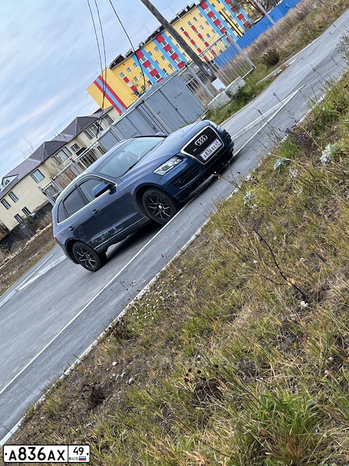 Фото автомобиля AUDI Q5, 2009 — госномер А836АХ49. Цвет: синий