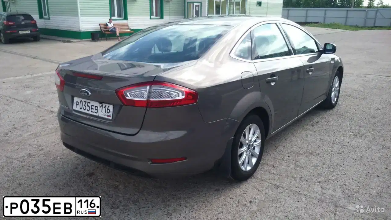 Фото автомобиля FORD MONDEO, 2012 — госномер В230МУ18. Цвет: СЕРО-КОРИЧНЕВЫЙ