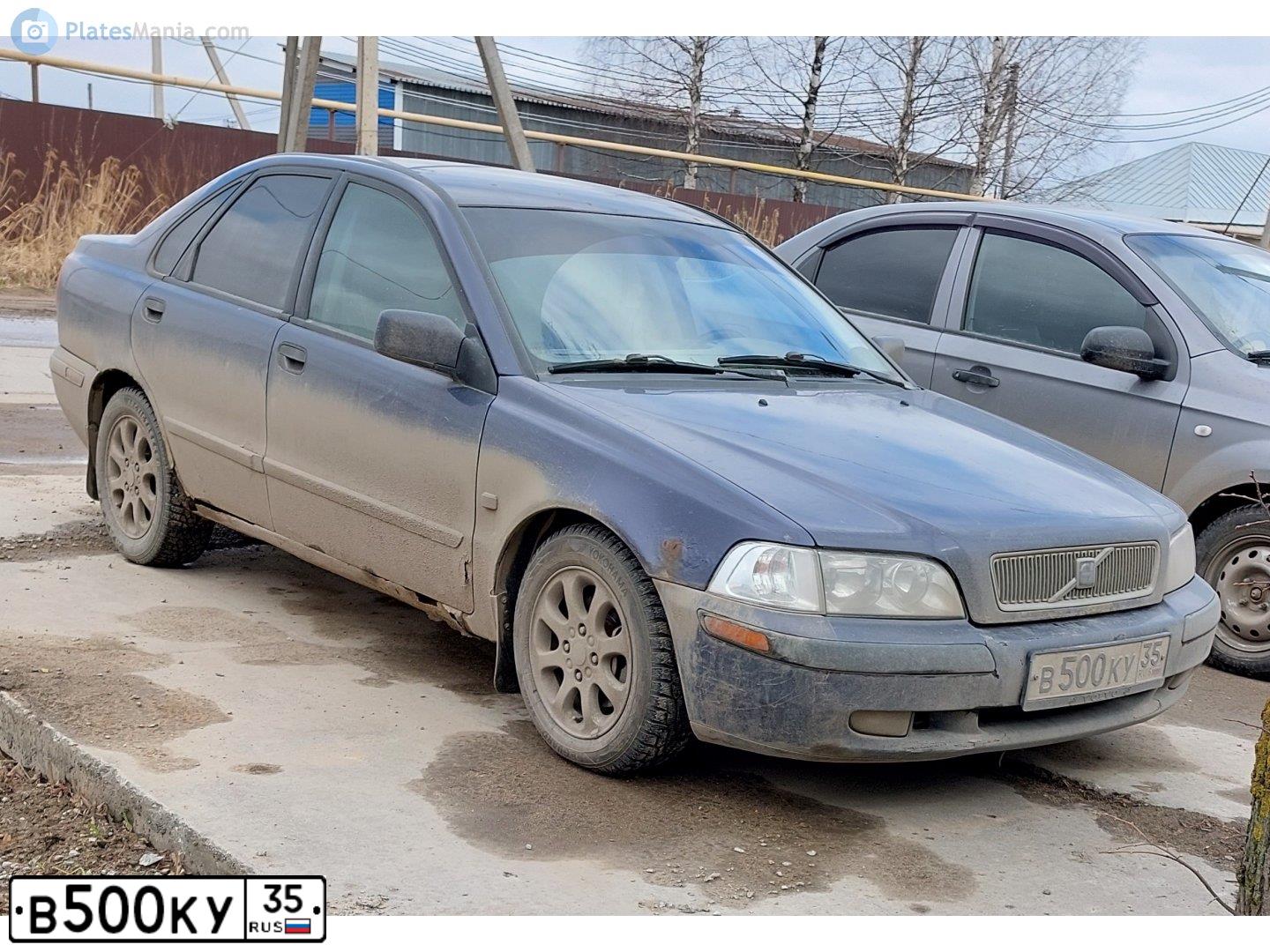 Фото автомобиля VOLVO S40, 2001 — госномер В500КУ35. Цвет: СИНИЙ