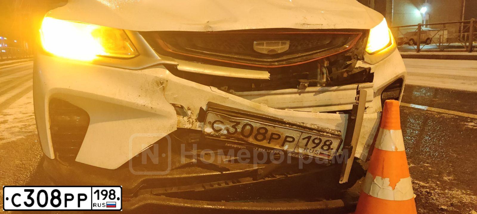 Фото автомобиля GEELY COOLRAY, 2023 — госномер С007РС198