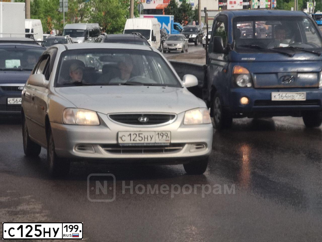Фото автомобиля TAGAZ ACCENT, 2008 — госномер С125НУ199. Цвет: СЕРЫЙ