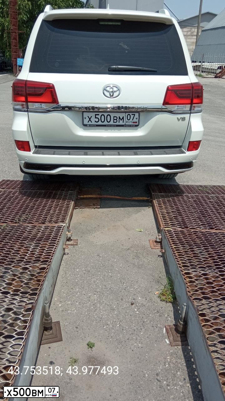 Фото автомобиля LADA 2121 NIVA, 2013 — госномер Х500ВМ07. Цвет: ЯРКО-БЕЛЫЙ