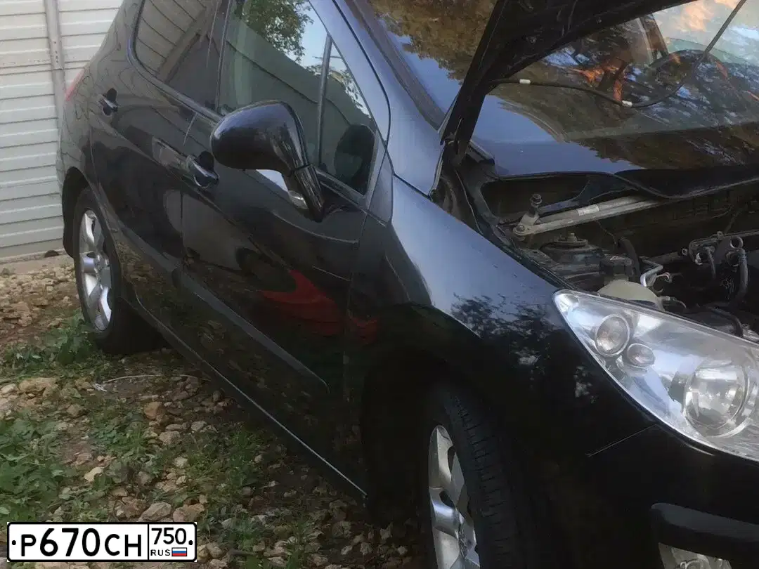 Фото автомобиля PEUGEOT 308, 2010 — госномер Р444РМ750. Цвет: ЧЕРНЫЙ