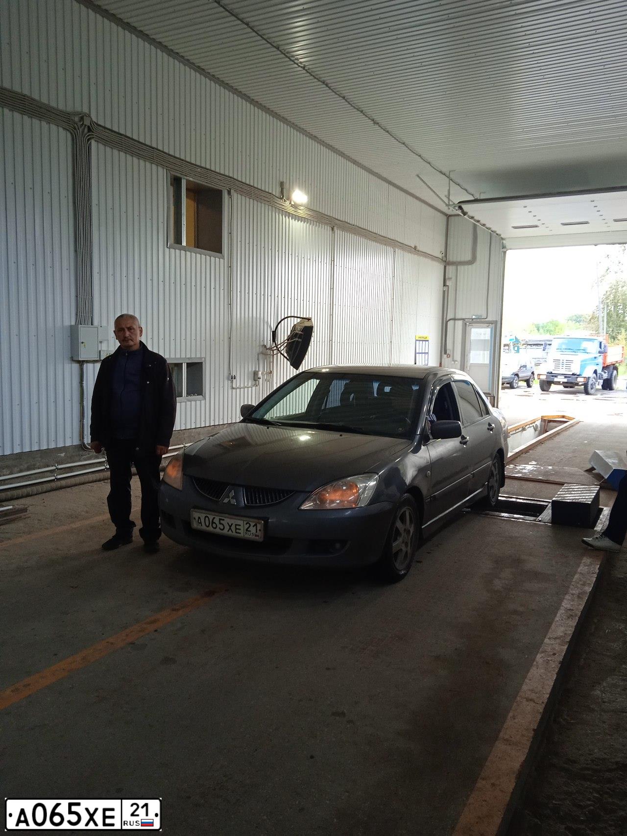 Фото автомобиля MITSUBISHI LANCER, 2005 — госномер Е463ВЕ11. Цвет: СЕРЫЙ