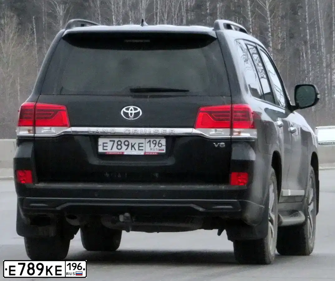 Фото автомобиля TOYOTA LANDCRUISER 200, 2016 — госномер Е789КЕ196. Цвет: ЧЕРНЫЙ