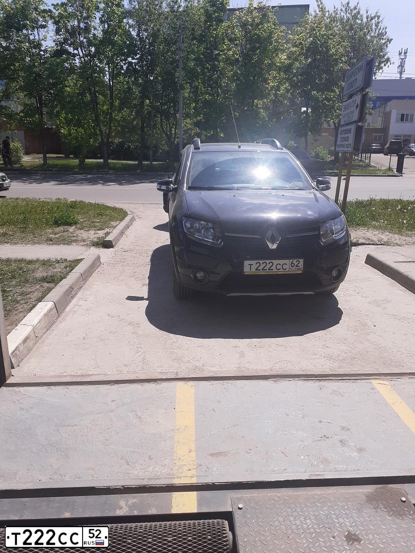 Фото автомобиля RENAULT SANDERO, 2017 — госномер Т222СС62. Цвет: ЧЕРНЫЙ
