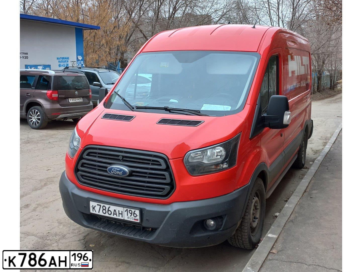 Фото автомобиля FORD TRANSIT, 2017 — госномер К786АН196. Цвет: КРАСНЫЙ