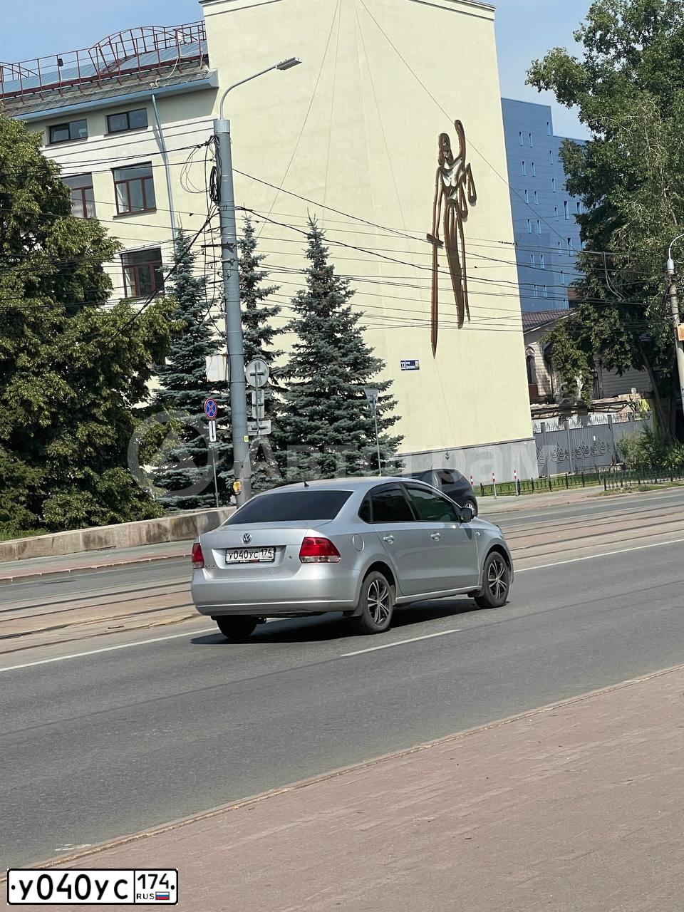 Фото автомобиля VOLKSWAGEN POLO, 2012 — госномер У040УС174. Цвет: Серебристый