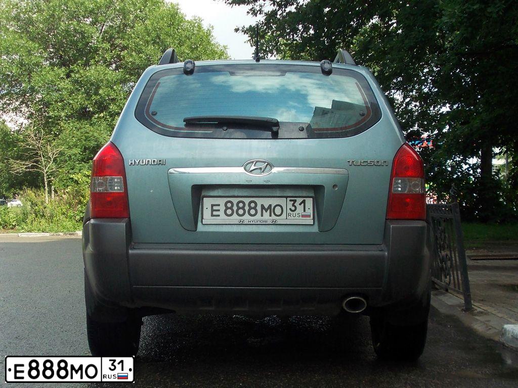 Фото автомобиля HYUNDAI TUCSON, 2005 — госномер Е888МО31. Цвет: СВЕТЛО-ГОЛУБОЙ