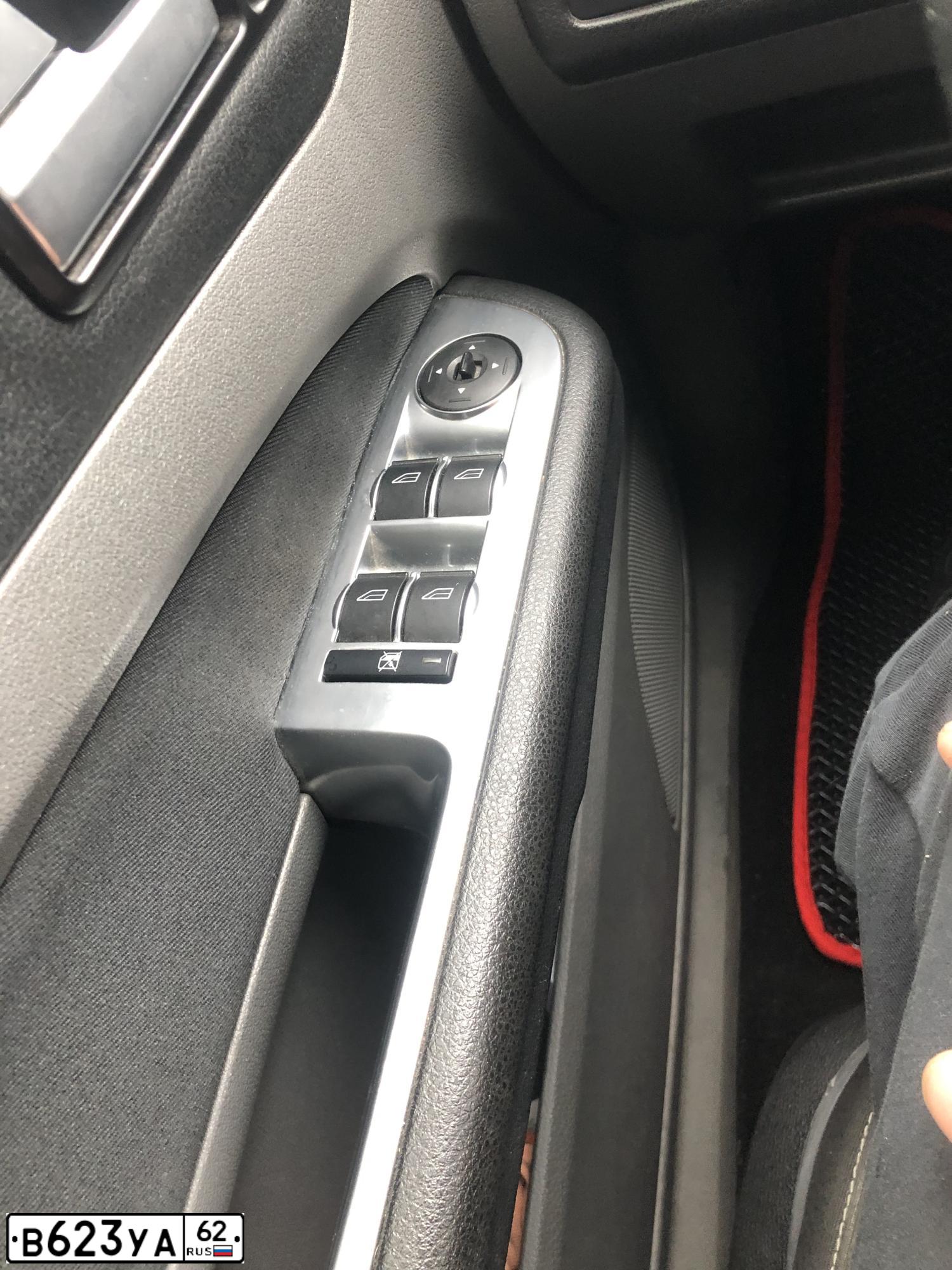 Фото автомобиля FORD FOCUS, 2010 — госномер Р284РТ46. Цвет: ЧЕРНЫЙ