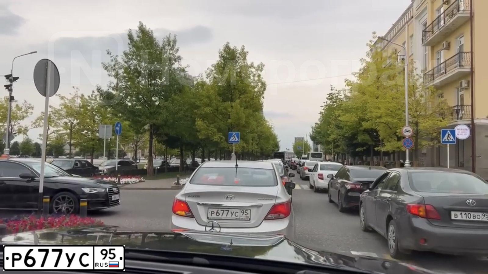 Фото автомобиля HYUNDAI SOLARIS, 2015 — госномер Р677УС95. Цвет: СЕРЕБРИСТЫЙ
