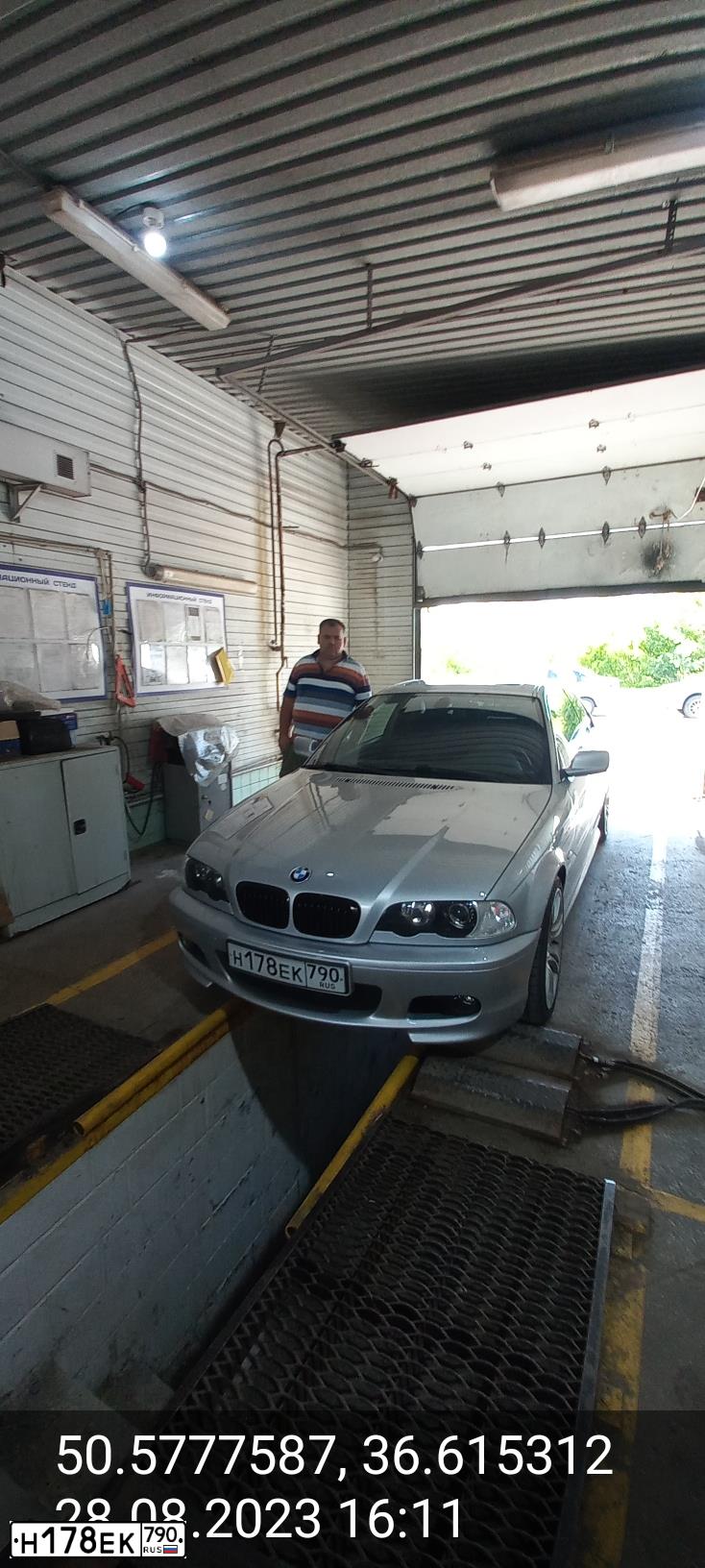 Фото автомобиля BMW SERIE 3, 2002 — госномер Х016РХ77. Цвет: БЕЛЫЙ СЕРЕБРИСТЫЙ