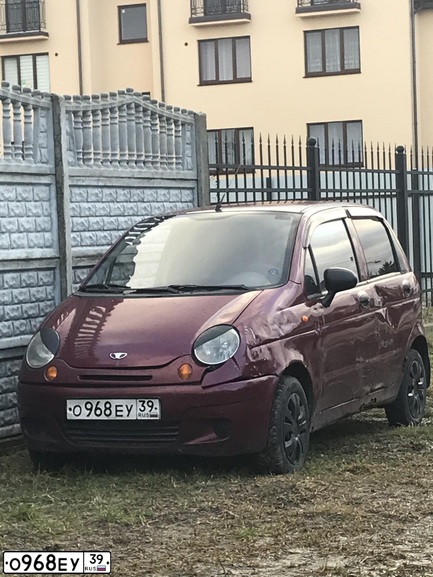 Фото автомобиля DAEWOO O MATIZ, 2008 — госномер О968ЕУ39. Цвет: СПЕЛАЯ ВИШНЯ