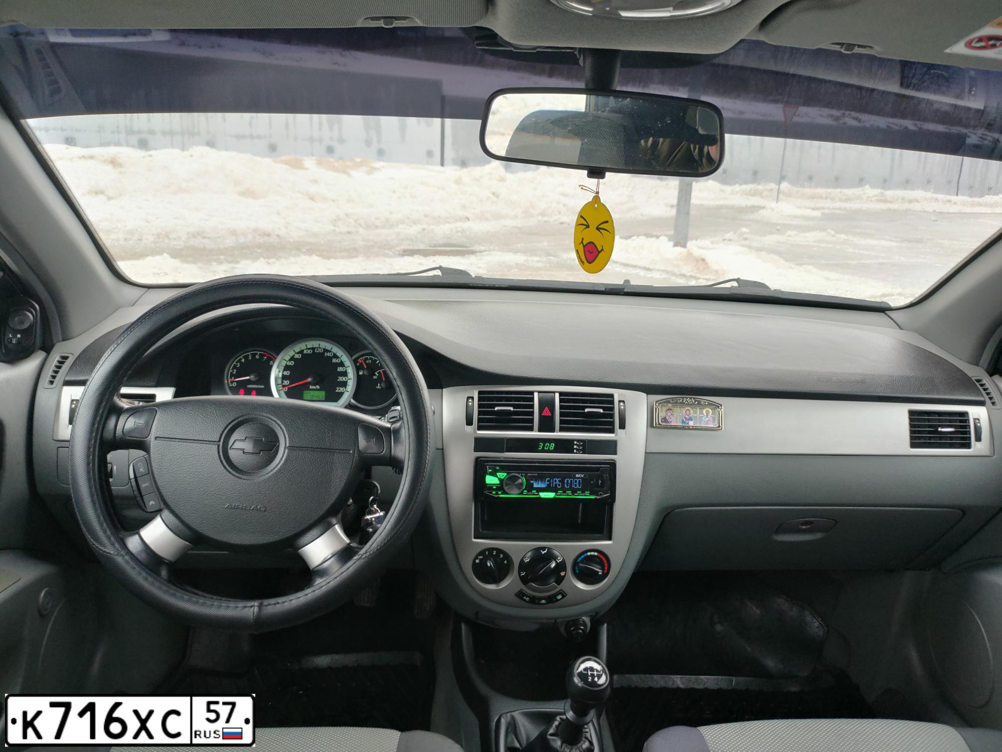 Фото автомобиля CHEVROLET LACETTI, 2009 — госномер Е996ВО181. Цвет: Серебристый