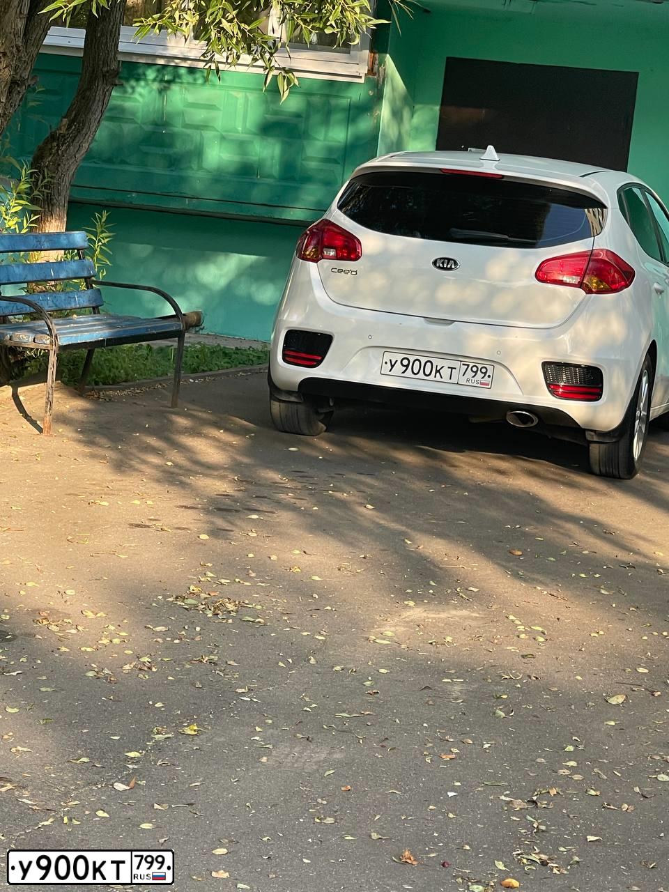 Фото автомобиля KIA RIO, 2019 — госномер У900КТ799. Цвет: Серый