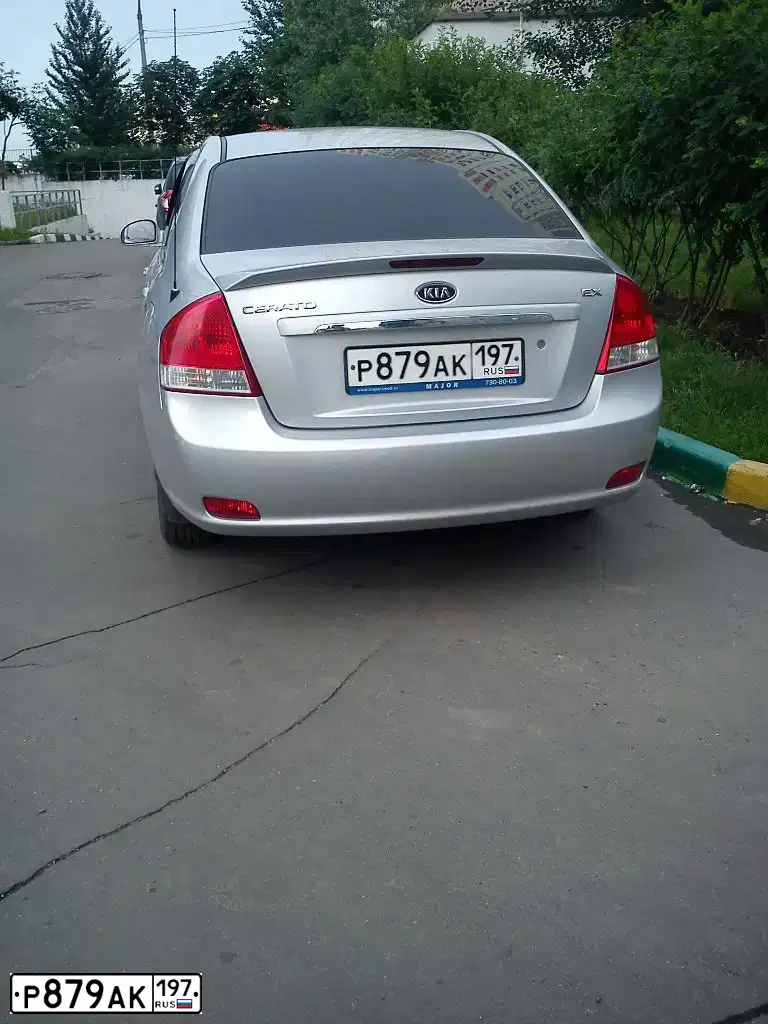 Фото автомобиля KIA CERATO, 2007 — госномер Р979ХС177. Цвет: СЕРЫЙ