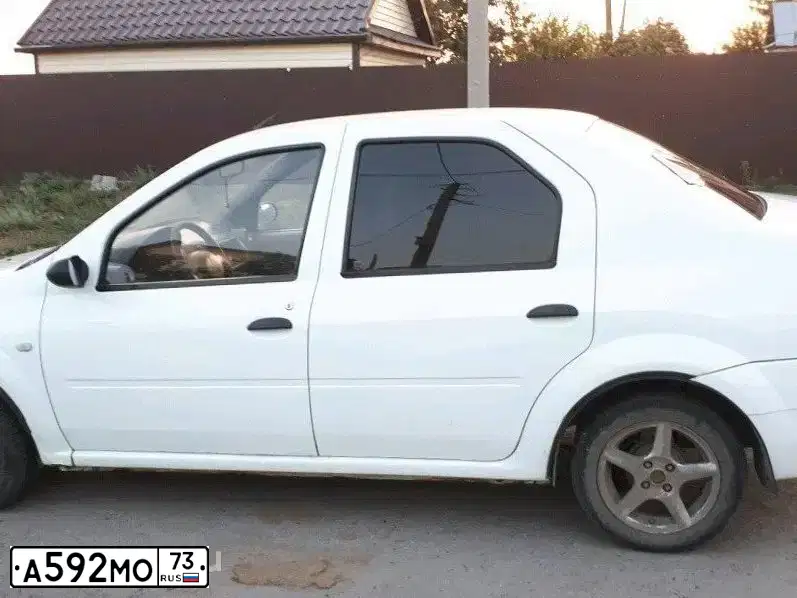 Фото автомобиля RENAULT LOGAN, 2006 — госномер М619АС116. Цвет: Белый
