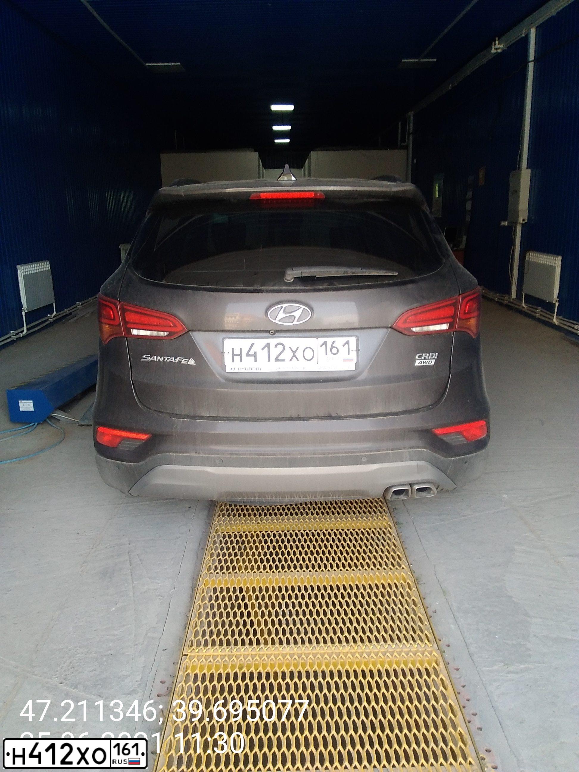 Фото автомобиля HYUNDAI SANTA FE, 2017 — госномер Н412ХО161. Цвет: КОРИЧНЕВЫЙ