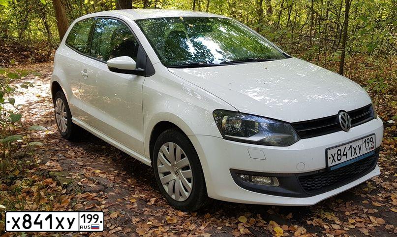 Фото автомобиля VOLKSWAGEN POLO, 2010 — госномер О368УК44. Цвет: Белый