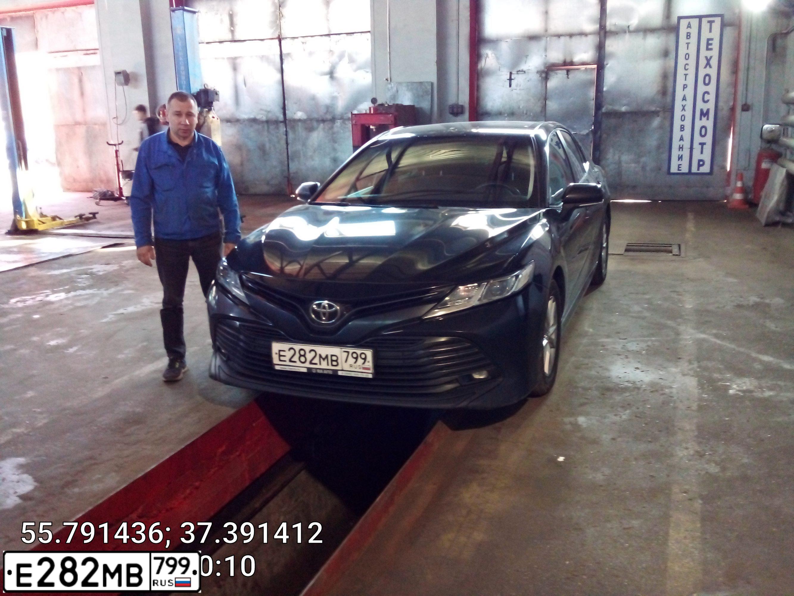 Фото автомобиля TOYOTA CAMRY, 2018 — госномер Е282МВ799. Цвет: ЧЕРНЫЙ МЕТАЛЛИК