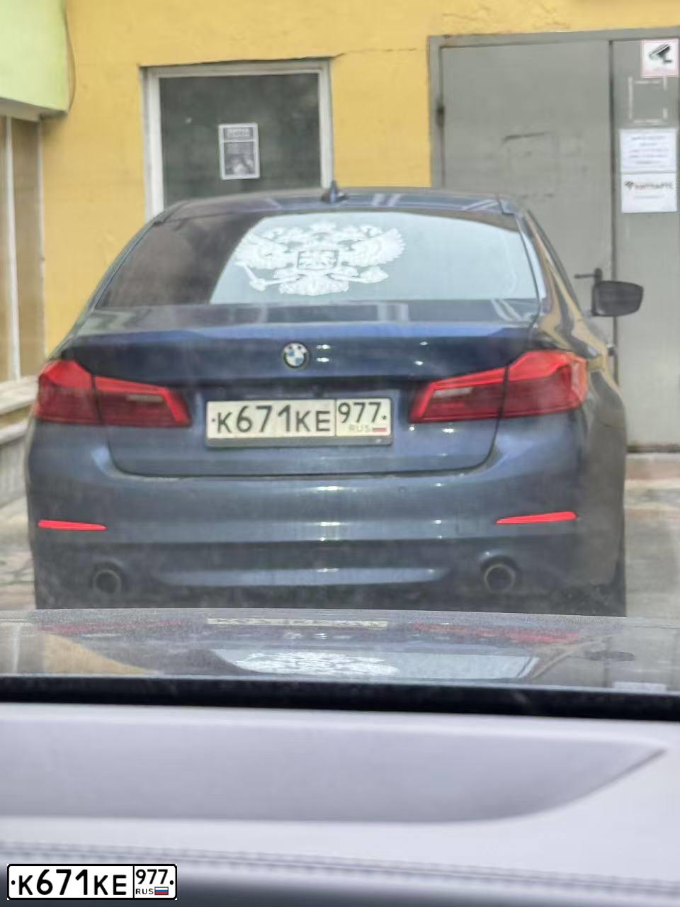 Фото автомобиля BMW SERIE 5, 2017 — госномер К671КЕ977. Цвет: синий