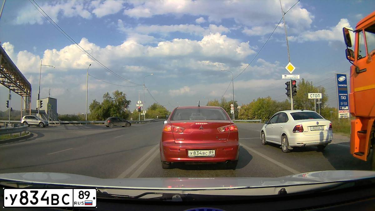 Фото автомобиля MITSUBISHI LANCER, 2008 — госномер Х935КУ72. Цвет: Красный