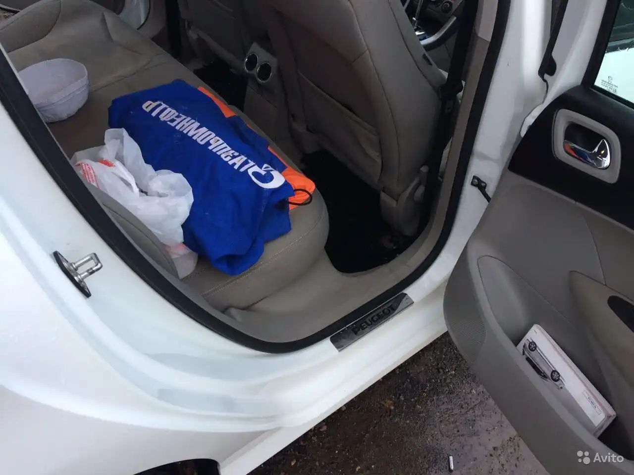 Фото автомобиля PEUGEOT 308, 2008 — госномер У307ХВ77. Цвет: Белый
