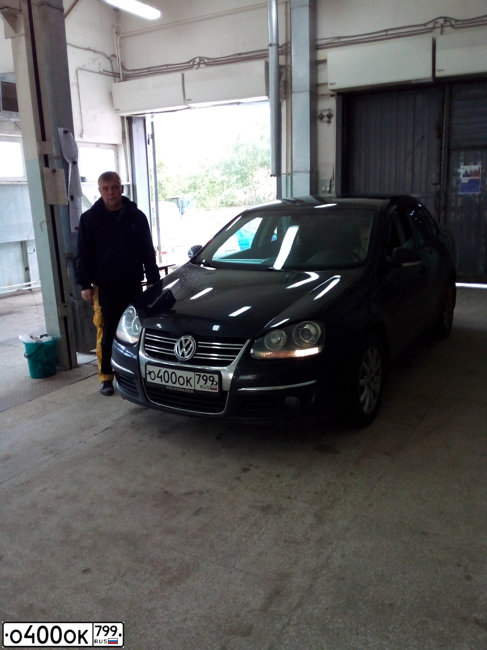 Фото автомобиля VOLKSWAGEN JETTA, 2008 — госномер Е378ВЕ11. Цвет: ЧЕРНЫЙ