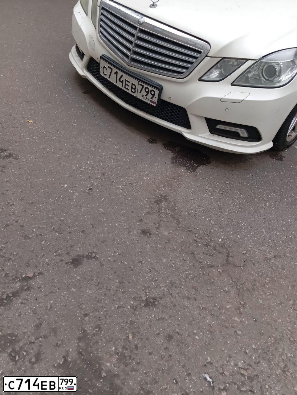 Фото автомобиля MERCEDES E-KLASSE, 2010 — госномер С714ЕВ799. Цвет: Белый