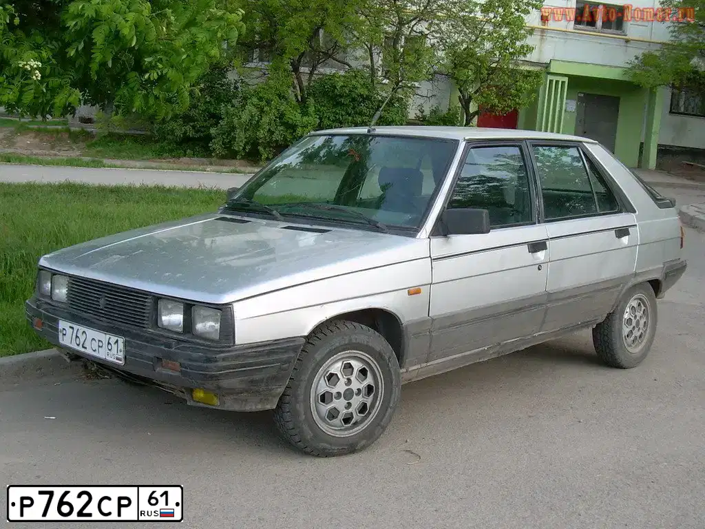 Фото автомобиля RENAULT R 11, 1985 — госномер Р762СР61. Цвет: С.СЕРЫЙ